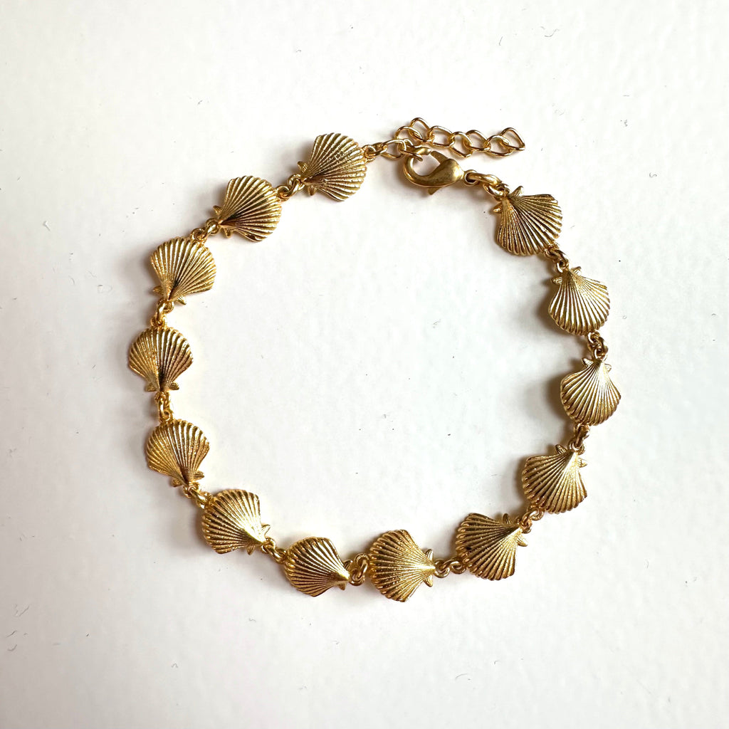 Gold Clamshell Bracelet.jpg